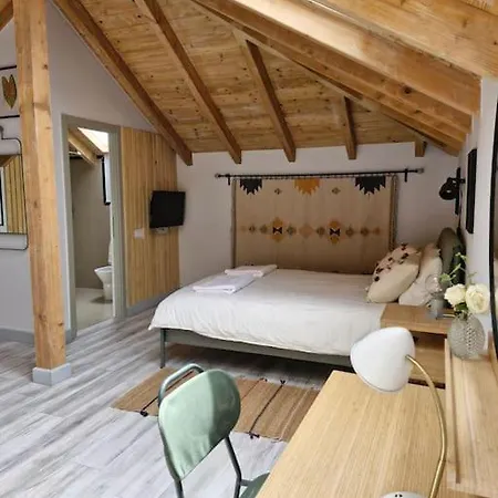 아파트 In The Attic With Private Bathroom *